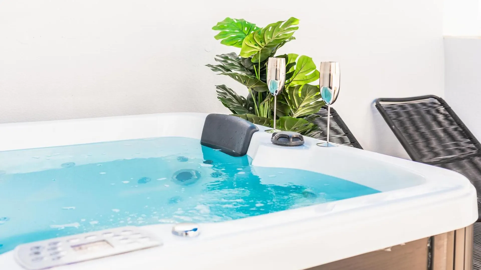 Rooftop Apartment & Private Jacuzzi In The Center By Rems Malaga
